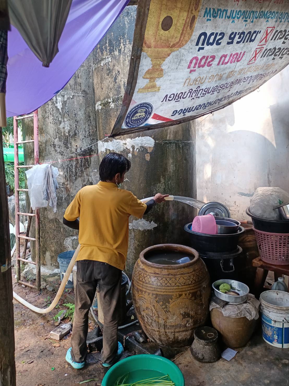 วันที่ 16 กุมภาพันธ์ 2567 องค์การบริหารส่วนตำบลกำเนิดนพคุณ  โดยสำนักปลัด งานป้องกันและบรรเทาสาธารณภัย ได้จัดส่งน้ำให้แก่ นาย ทวี ทองสร้อย บ้านเลขที่ 57 หมู่ที่ 3 บ้านปอแดง